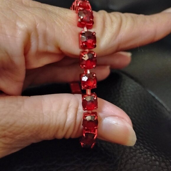 Chic Red Square Faceted Crystals In Cells Linked Bracelet On Elastic - Picture 7 of 10